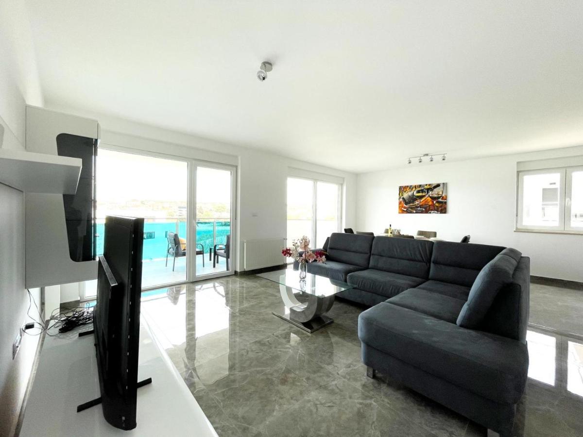 Seascape Deluxe Residence Pjescana Uvala Esterno foto
