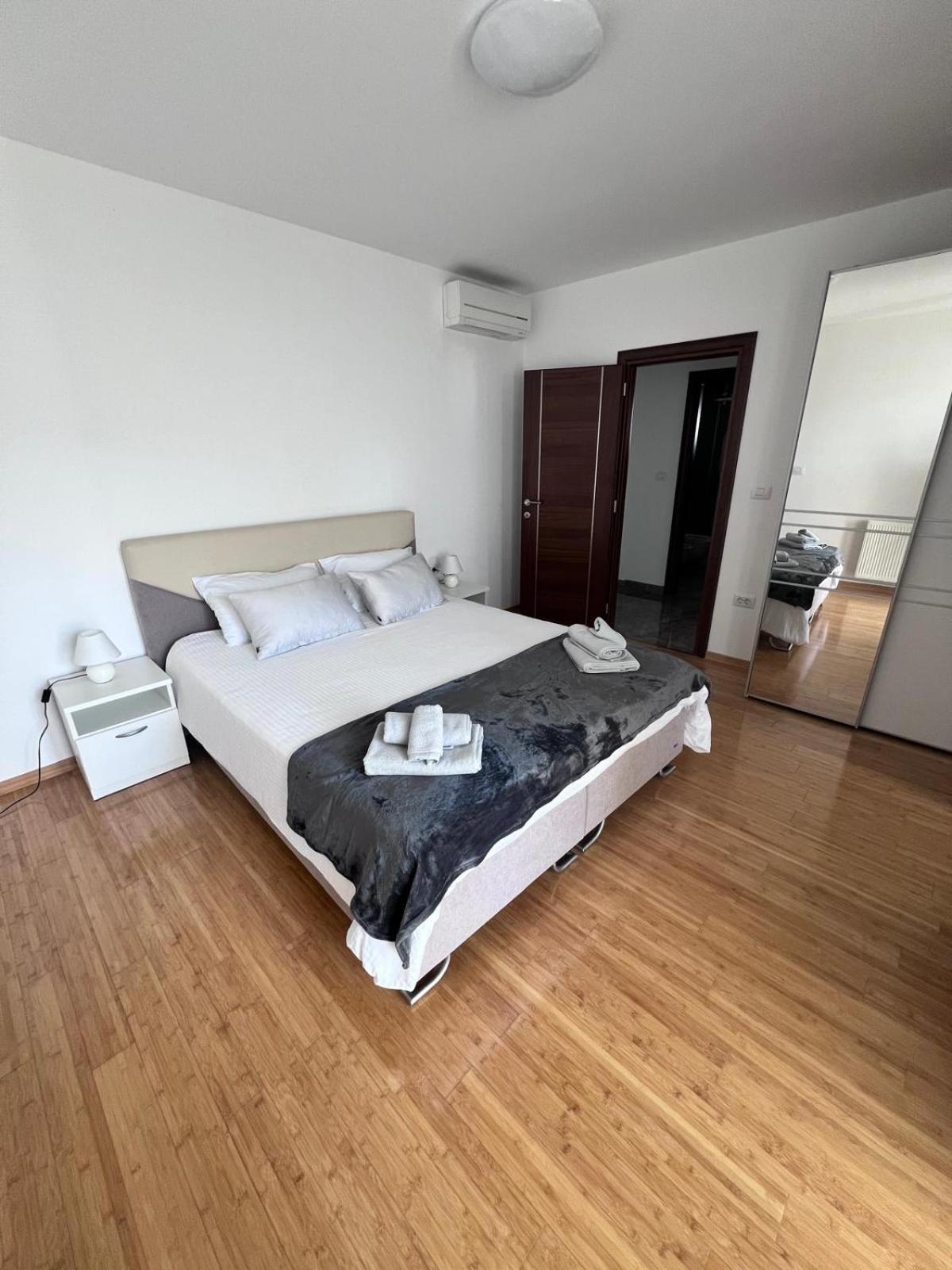 Seascape Deluxe Residence Pjescana Uvala Esterno foto